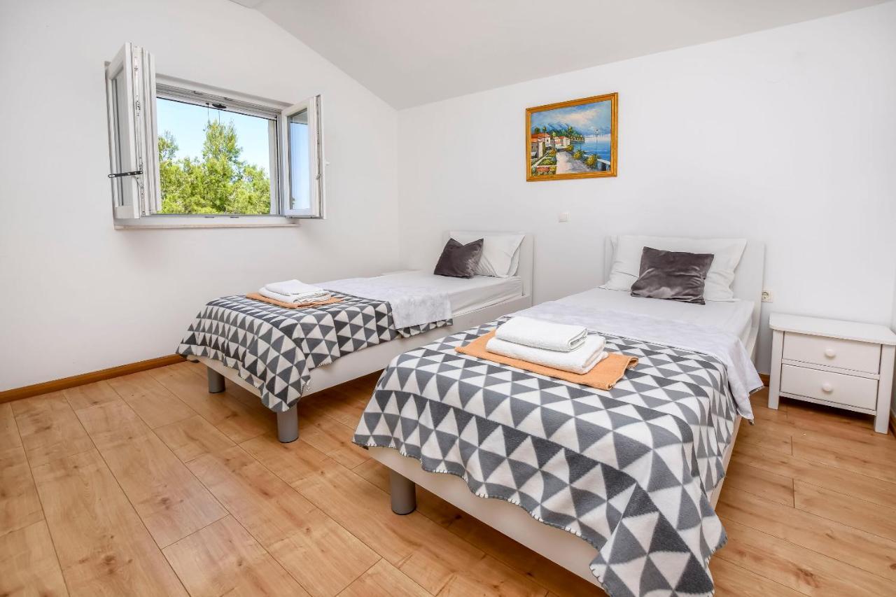 Apartments Silvana Рогозница Екстериор снимка