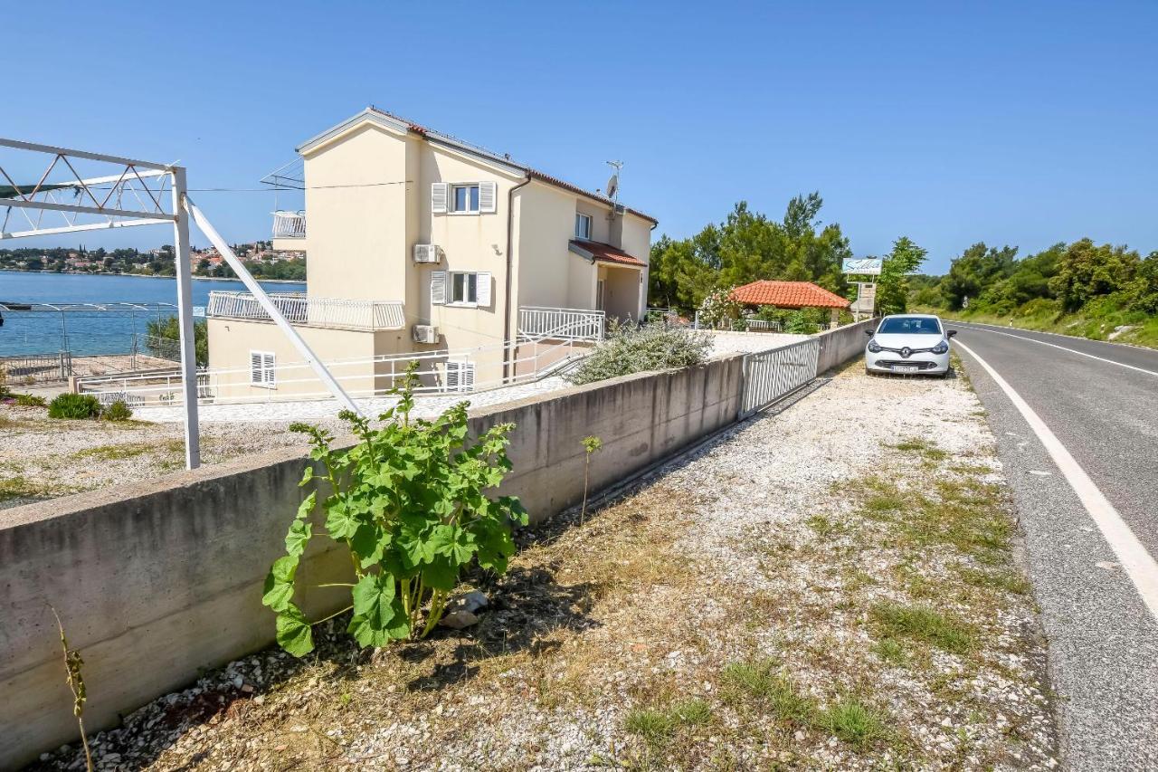 Apartments Silvana Рогозница Екстериор снимка