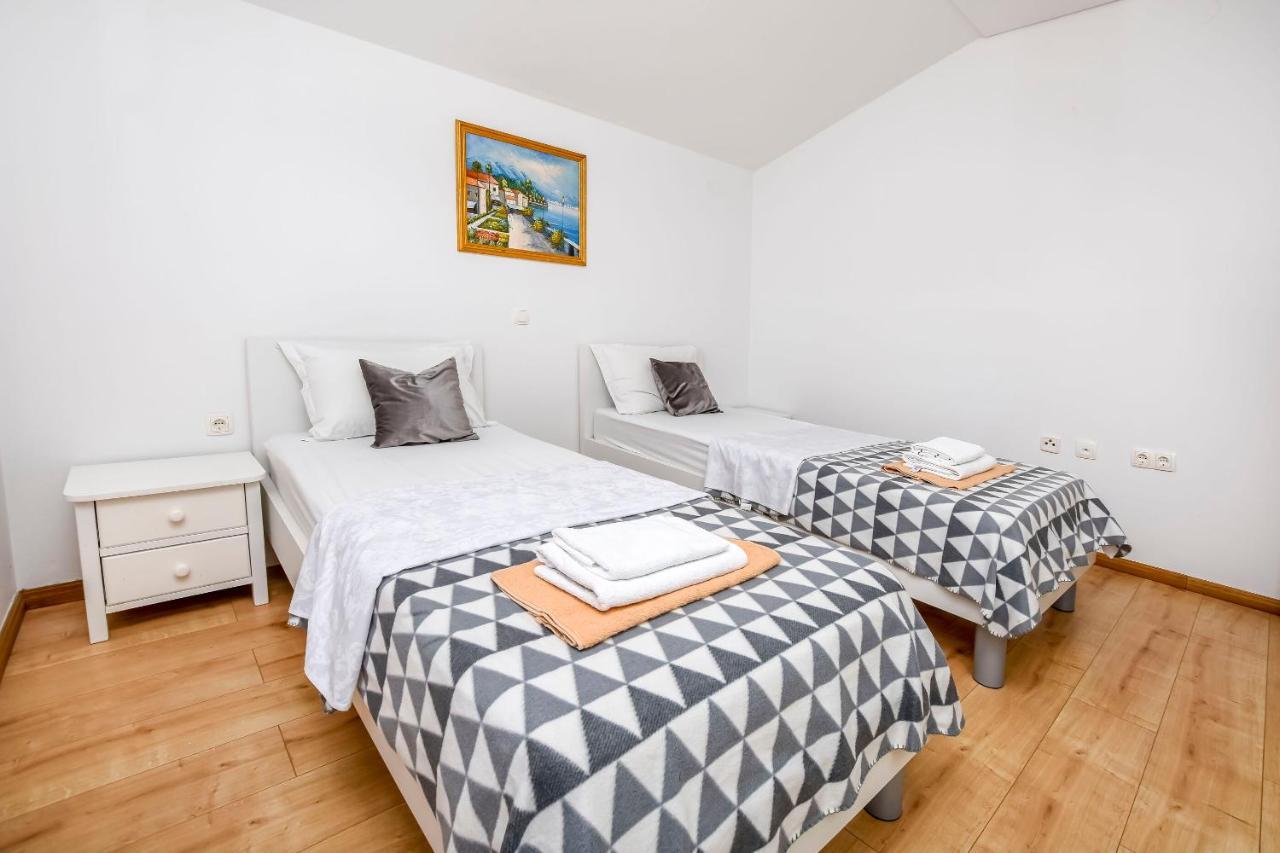 Apartments Silvana Рогозница Екстериор снимка